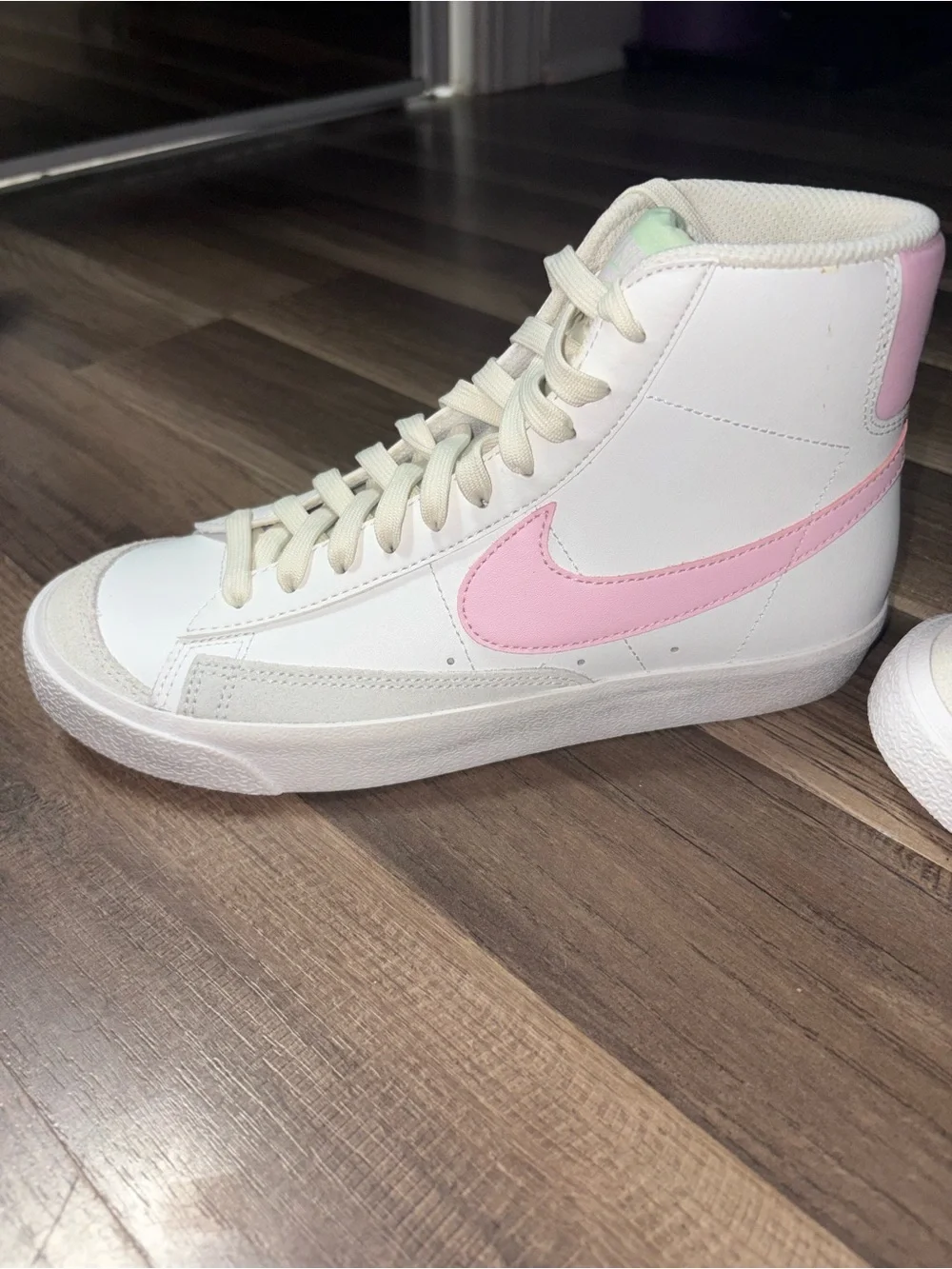 Nike High-Top Sneakers in White with Pink Swoosh - Picture 4 of 6